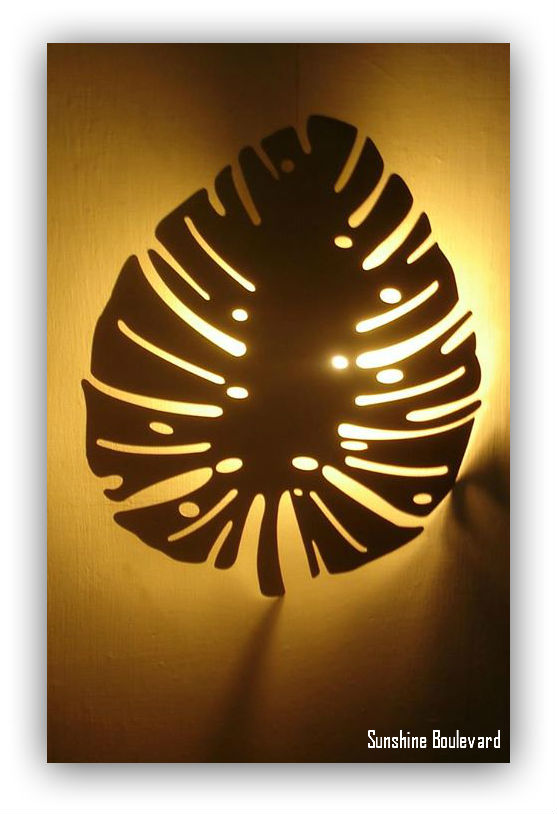 Wall lamp in metal leaf